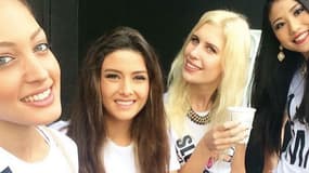 Le selfie pris par Miss Israël (à gauche), qui a provoqué la colère de Miss Liban (deuxième en partant de la gauche).