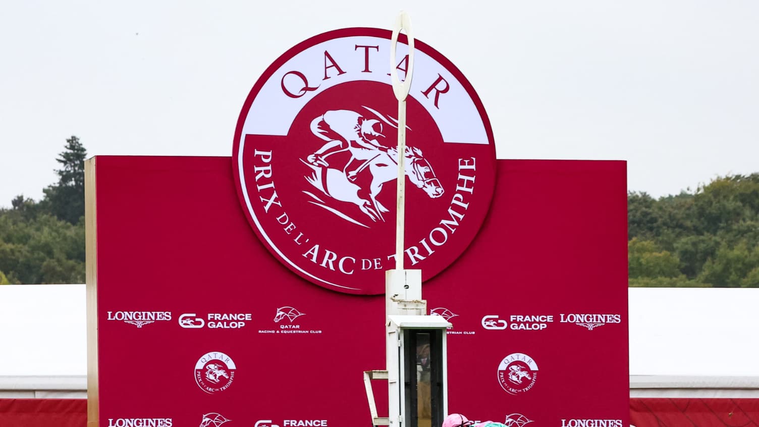 Qatar Prix de l'Arc de Triomphe 2024: arrêté en pleine course, le cheval Haya Zark est mort (1/1)