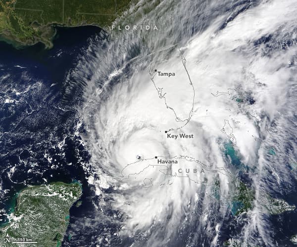 "L'ouragan Ian rentre dans le Golfe du Mexique". Image d'un satellite de l'Agence spatiale américaine (Nasa) publié le 27 septembre 2022.