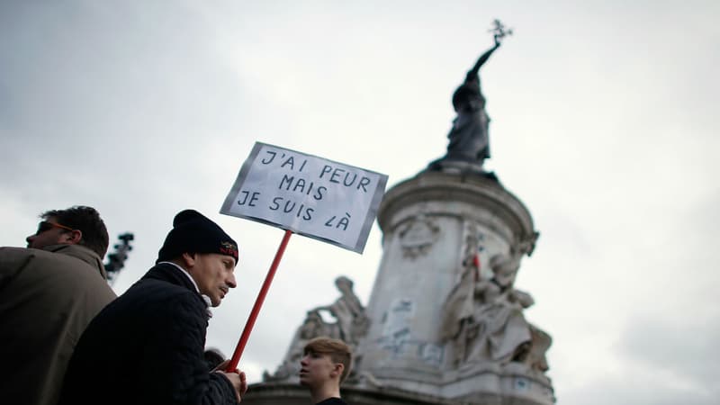 Un rassemblement en hommage aux victimes des attentats de janvier 2015 le 10 janvier 2016 place de la République à Paris