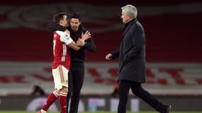 José Mourinho croisant Mikel Arteta et Cedric Soares