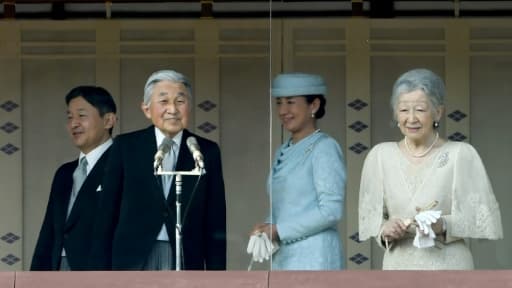 L'empereur Akihito(2eG) et l'impératrice Michiko (D), accompagnés du prince Naruhito(G) et de la princesse Masako le 23 décembre 2016 à Tokyo