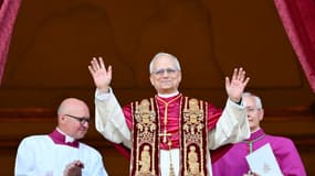 Le pape Léon XIV, le 8 mai 2025, au balcon de la basilique Saint-Pierre après son élection.