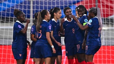 Les Bleues célèbrent un but en Ligue des nations contre la Suisse, le 30 mai 2025 