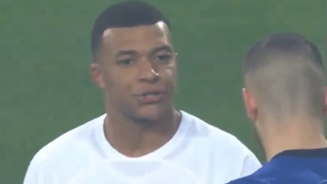 Kylian Mbappé et Lucas Chevalier lors de Lille-PSG, le 17 décembre 2023 en Ligue 1