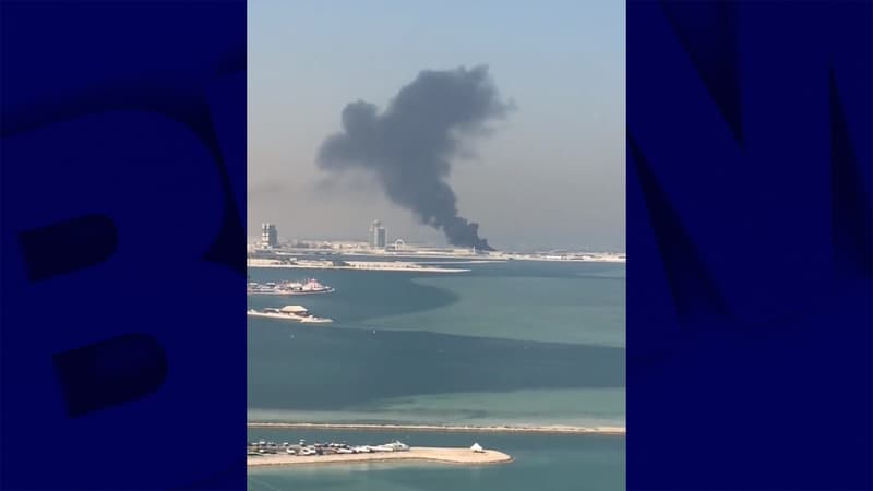 Qatar: un bâtiment en feu près d'un stade de la Coupe du monde, vaste fumée dans le ciel de Doha