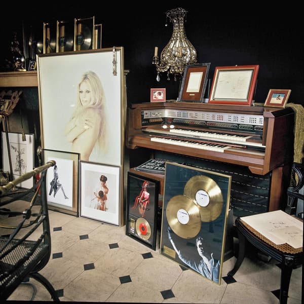 Salon de la maison de Serge Gainsbourg, située au 5 bis rue de Verneuil à Paris.