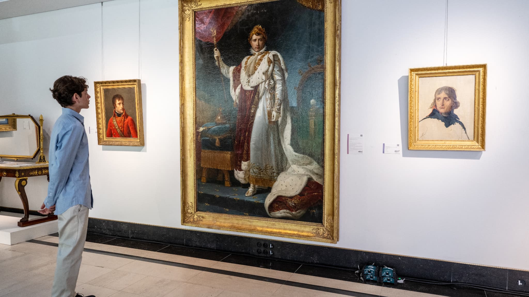 Napoléon en habits de sacre, une toile François Gérard, provenant de la collection privée de Pierre-Jean Chalençon. Napoléon en habits de sacre, une toile François Gérard, provenant de la collection privée de Pierre-Jean Chalençon.