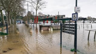 Des terrasses de cafés inondées sur les quais de la Maine à Angers (Maine-et-Loire) le 19 février 2026.