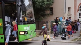 Les parents de la petite fille sont furieux contre l'école et le chauffeur.