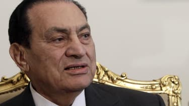 Le nouveau procès de l'ex-président Hosni Moubarak, de son ministre de l'Intérieur et de ses conseillers pour avoir ordonné le massacre de manifestants en 2011 a été fixé au 13 avril par une cour d'appel en Egypte, rapporte l'agence de presse Mena. /Photo