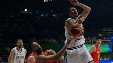 Serbie: le Serbe Borisa Simanic face à la Chine lors de la Coupe du monde de basket le 26 août 2023