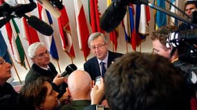 Le Premier minsitre luxembourgeois et président de l'Eurogroupe Jean-Claude Juncker. Les chefs d'Etat et de gouvernement de la zone euro ont envoyé dans la nuit de vendredi à samedi un signal sans équivoque aux marchés financiers afin d'endiguer la contag