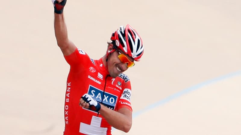 Seul dans le Vélodrome de Roubaix, le Suisse apprécie ce succès à sa juste valeur.