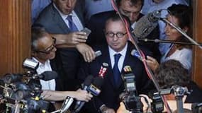 Le parti majoritaire UMP et l'extrême-droite ont critiqué vivement vendredi le Parti socialiste après la mise en examen d'un de ses importants dirigeants régionaux, Jean-Noël Guérini, jeudi à Marseille. Le président du conseil général, homme fort de la fé