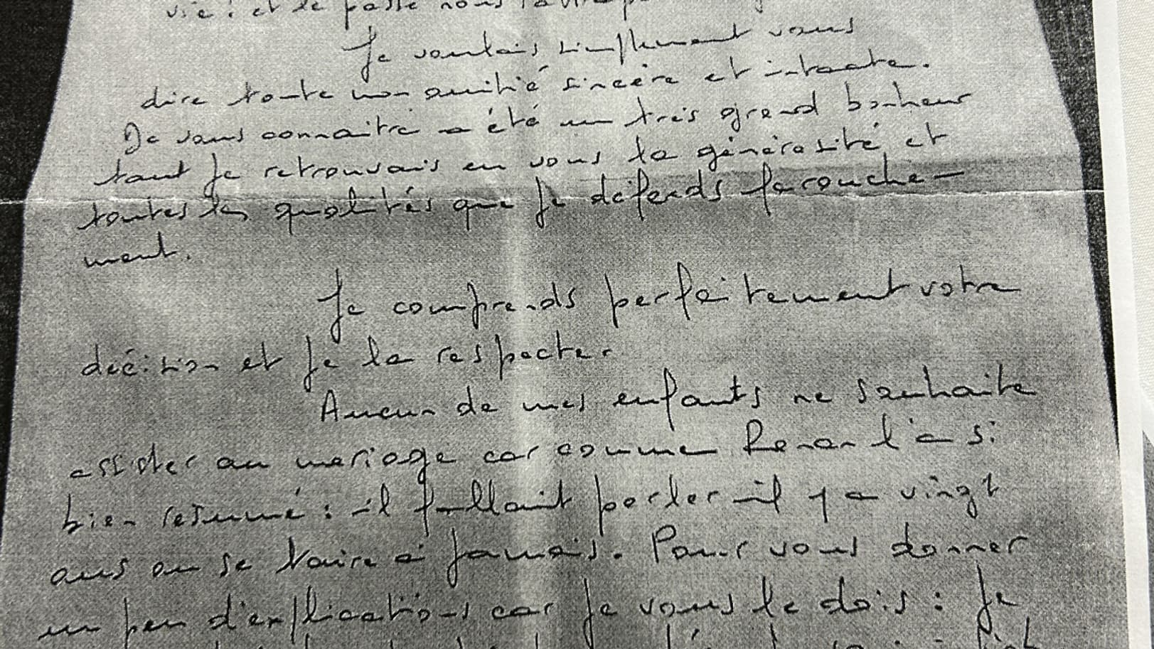 La lettre portant la signature de Marie-France Le Scouarnec, l'ex-épouse du chirurgien Joël Le Scouarnec, accusé de 299 agressions sexuelles et viols La lettre portant la signature de Marie-France Le Scouarnec, l'ex-épouse du chirurgien Joël Le Scouarnec, accusé de 299 agressions sexuelles et viols