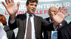 Loin de l'image de justicier qu'il s'est forgé en attaquant les pratiques de l'homme fort du PS local Jean-Noël Guérini, Arnaud Montebourg a retenu ses attaques jeudi à Marseille, où il était escorté par un policier du GIPN. /Photo prise le 29 septembre 2