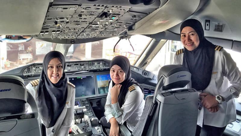 L'équipage entièrement féminin qui a atterri en Arabie Saoudite.
