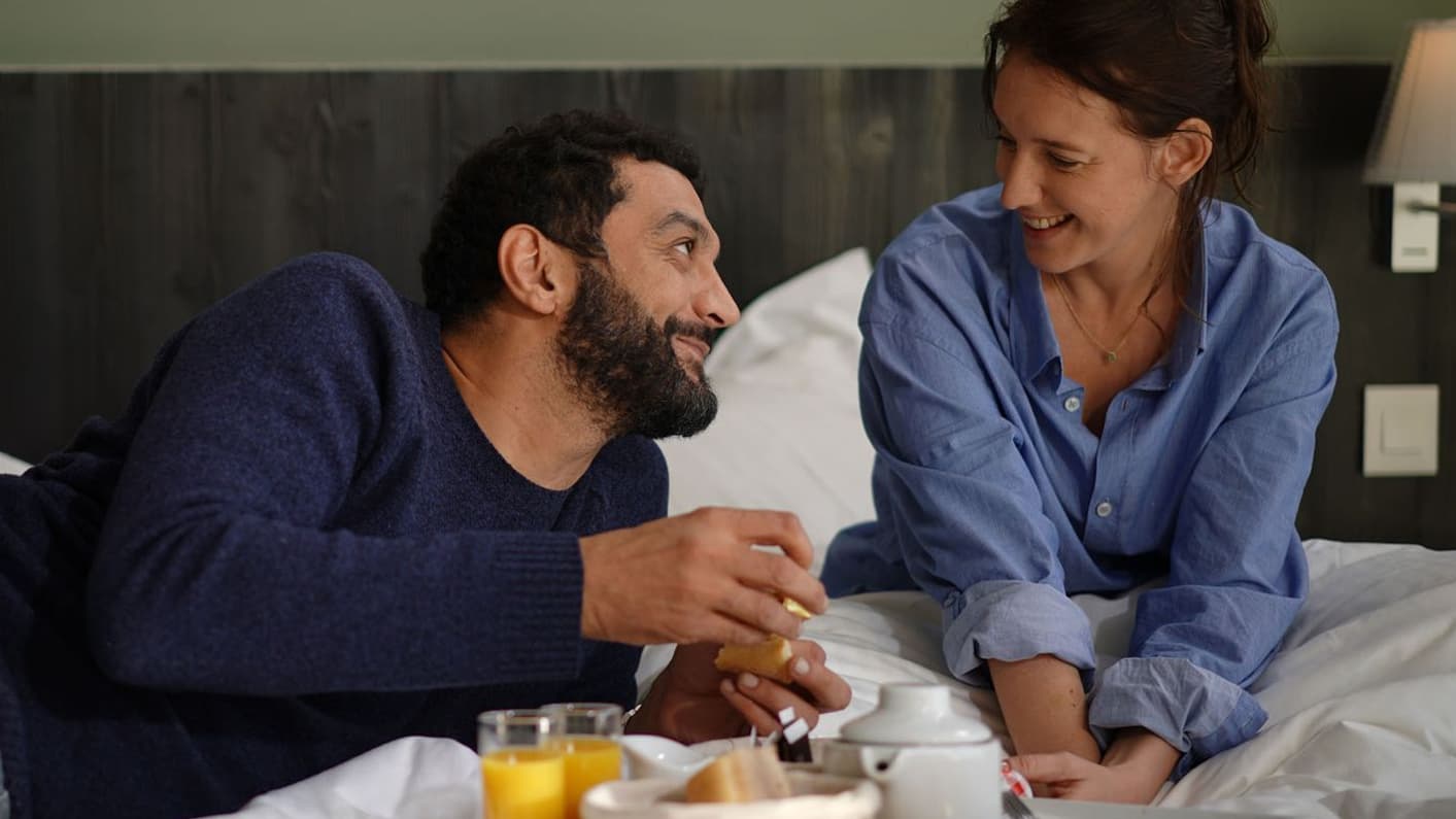 Ramzy et Ludivine Sagnier dans Lola et ses frères