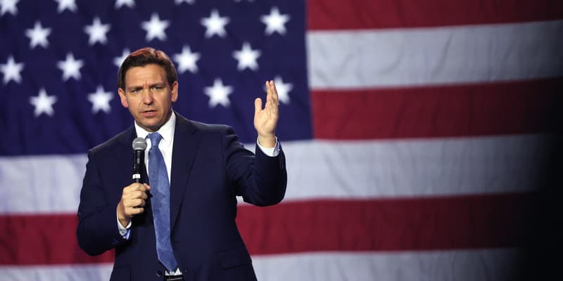 Le gouverneur de Floride et candidat à l'élection présidentielle Ron DeSantis, le 10 mars 2023 lors d'un discours à Des Moines, dans l'État américain de l'Iowa.