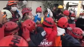 Séisme en Turquie: une fillette de quatre ans secourue après 91 heures sous les décombres d'un immeuble