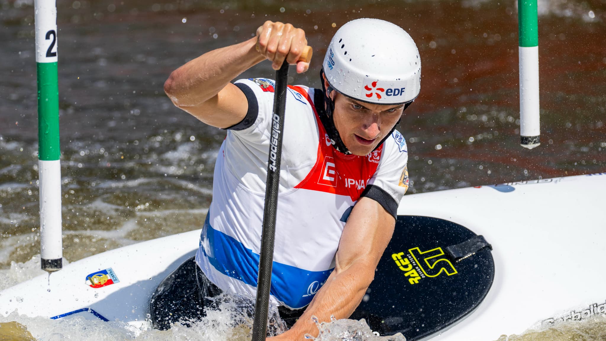 "RÉINVENTER LE CANOË À MA SAUCE": AVANT LES MONDIAUX, NICOLAS GESTIN SURFE SON TITRE OLYMPIQUE