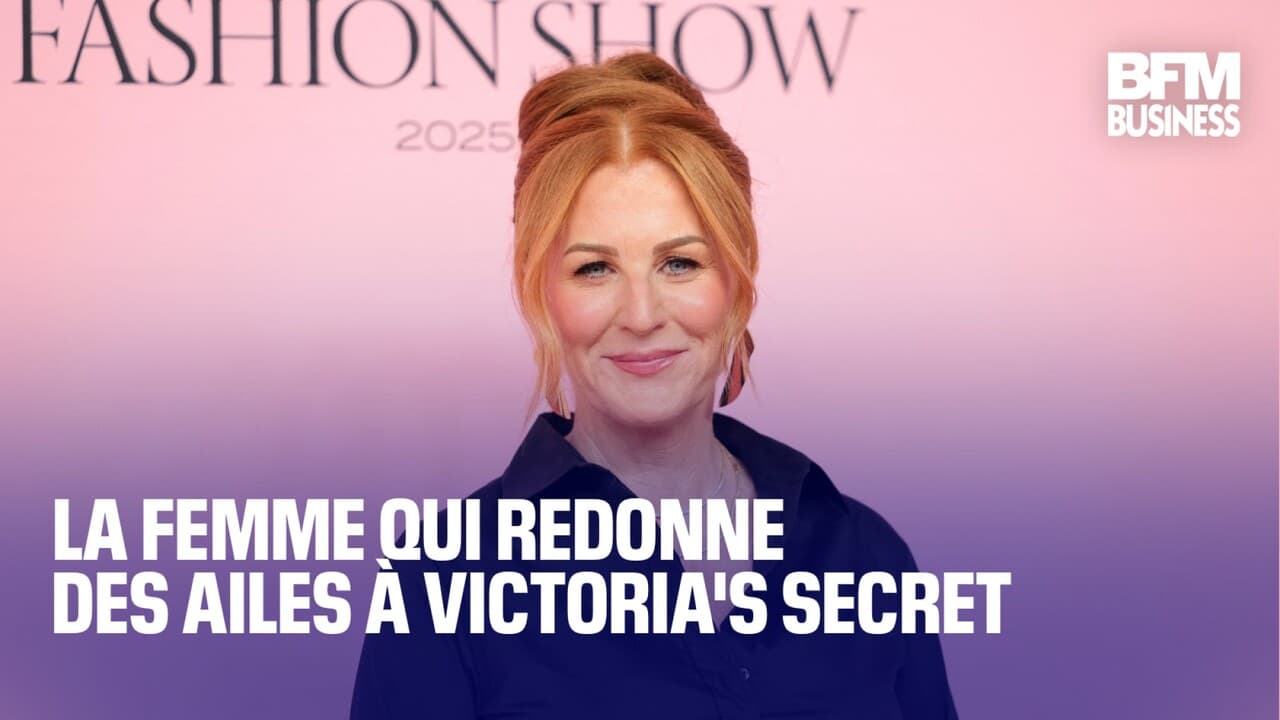 Victoria's Secret'a yeniden kanat takan kadın