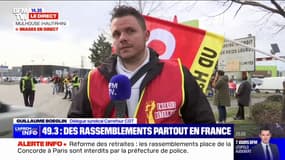 "Notre but est d'informer les gens": opération tractage au niveau d'un rond-point à Mulhouse contre la réforme des retraites 