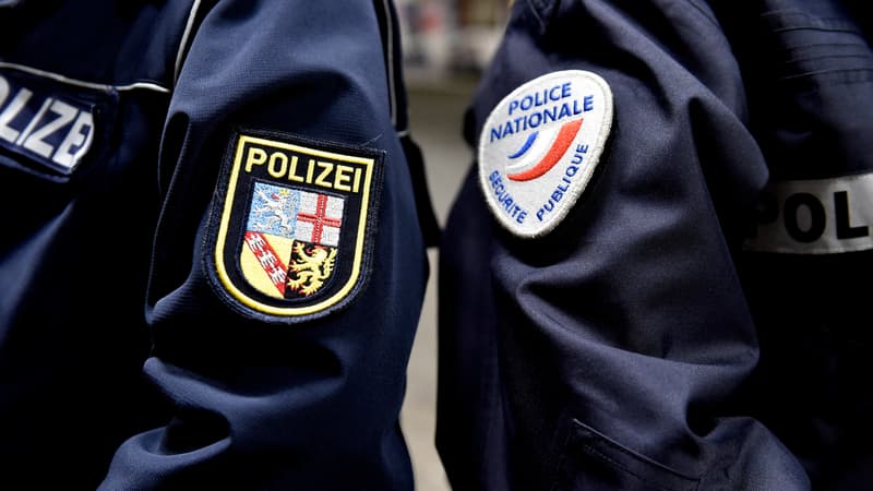 Policiers allemand et français à Sarreguemines, en Moselle, le 18 décembre 2012.
