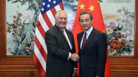 Le secrétaire d'Etat Rex Tillerson et son homologue chinois Wang Yi à Pékin le 30 septembre 2017