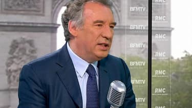 François Bayrou estime que la France doit assumer ses erreurs et ne pas repprocher à l'Europe la crise.