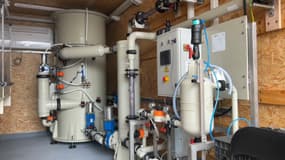 La machine est un système de recyclage des eaux usées interchangeables.