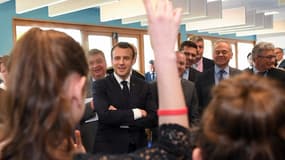 Emmanuel Macron lors de la visite d'un collège à Mirecourt en avril 2018