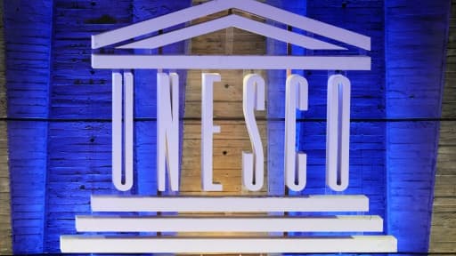 Le logo de l'UNESCO à son siège à Paris