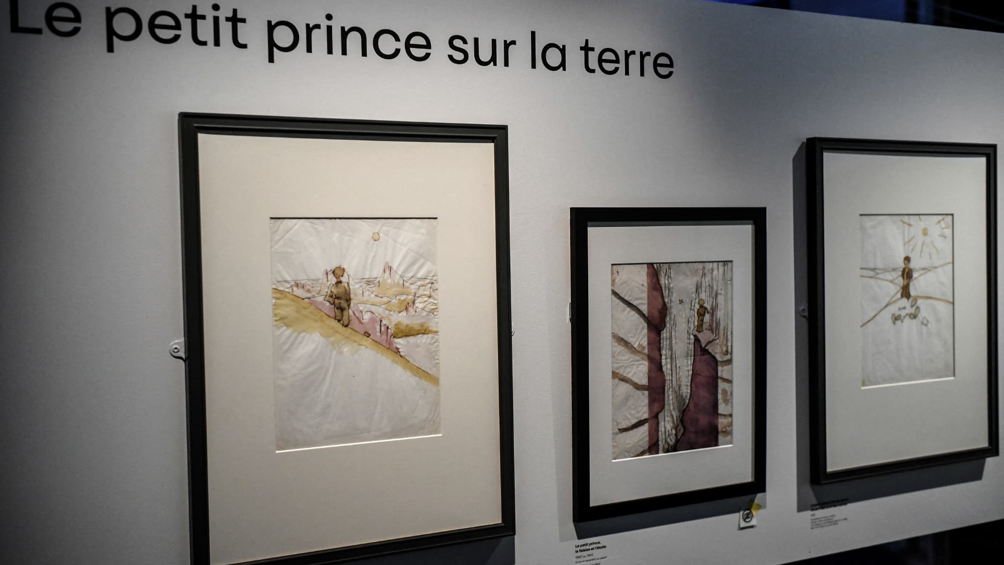 Manuscrits de Saint-Exupéry, exposés au Musée des Arts décoratifs de Paris.
