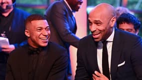Kylian Mbappé et Thierry Henry avec de larges sourires en mai 2023
