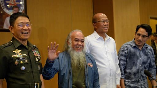 Des soldats philippins dans une rue de Marawi, le 30 août 2017