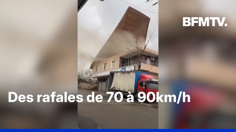 Turquie: les toits de plusieurs bâtiments s'envolent à cause de violentes rafales