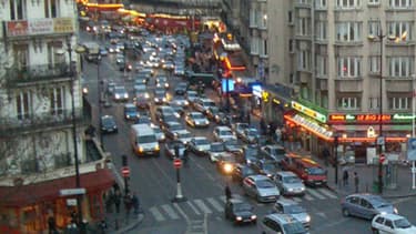 La mesure doit permettre d'améliorer le bilan carbone du parc automobile en encourageant la vente de véhicules capables de rouler 100% électrique