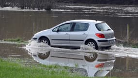 La Vilaine, placée en vigilance crue de niveau jaune, a déjà débordé mercredi, comme ici à Bourg-des-Comptes près de Rennes.