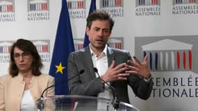 Violette Spillebout, Fatiha Keloua et Paul Vannier, tiennent une conférence de presse commune à l'issue du premier mois de travail sur les modalités de contrôle de l'Etat et la prévention de la violence à l'école, à Paris, le 10 avril 2025.