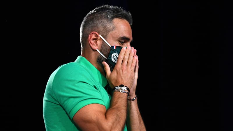 Saint-Etienne: le numéro 24 retiré en hommage à Loïc Perrin