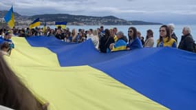 Plusieurs centaines de manifestants rassemblés à Nice, deux ans après le début de la guerre, le samedi 24 février 2024.