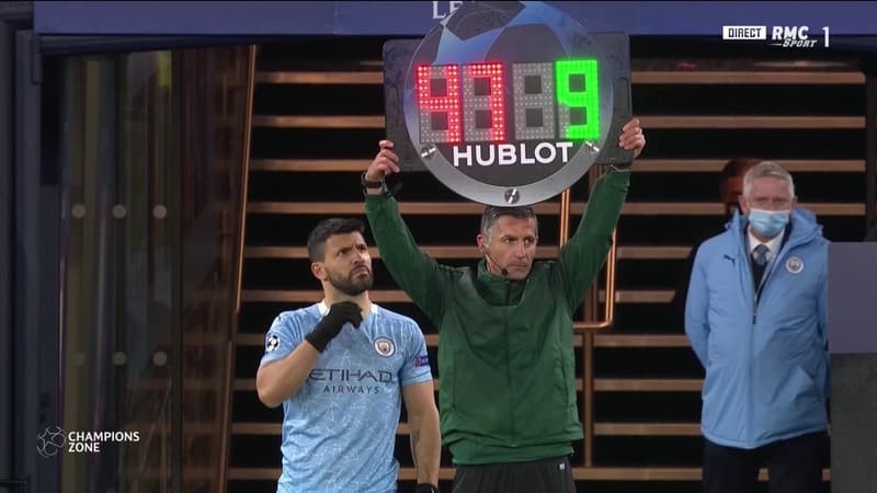 Manchester City-PSG: le 4e arbitre se trompe de numéro, Agüero hallucine