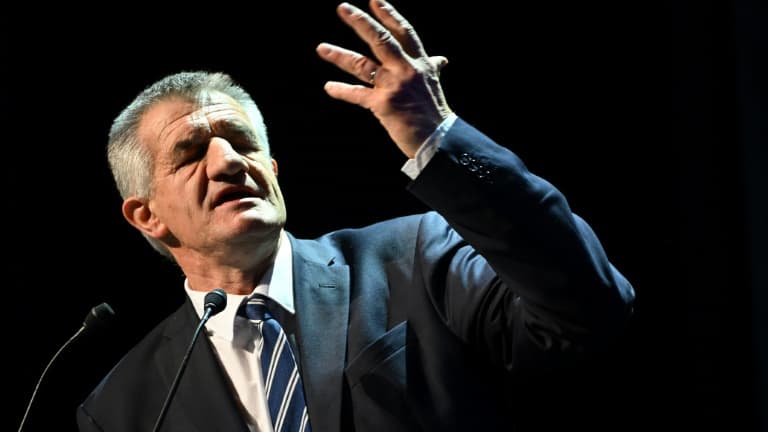 Le candidat à la présidentielle Jean Lassalle devant le congrès de la FNSEA le 30 mars 2022 à Besançon