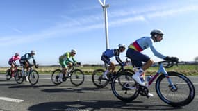 Martijn Budding de TDT-Unibet (à droite) mène les échappés lors du Grand Prix de Samyn, le 27 février 2024.
