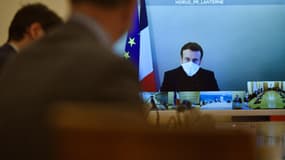 Emmanuel Macron présidant le Conseil des ministres en visioconférence.