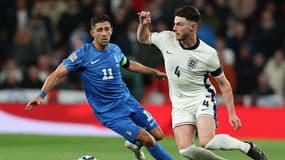 Anastasios Bakasetas et Declan Rice lors d'Angleterre-Grèce, le 10 octobre 2024