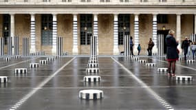 Les colonnes de Buren au Palais-Royal à Paris.