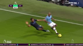 Le gros tacle de Dominic Calvert-Lewin 